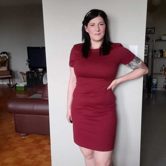 Burgundy Ponte-knit sleeveless dress - Picture 3 of 4